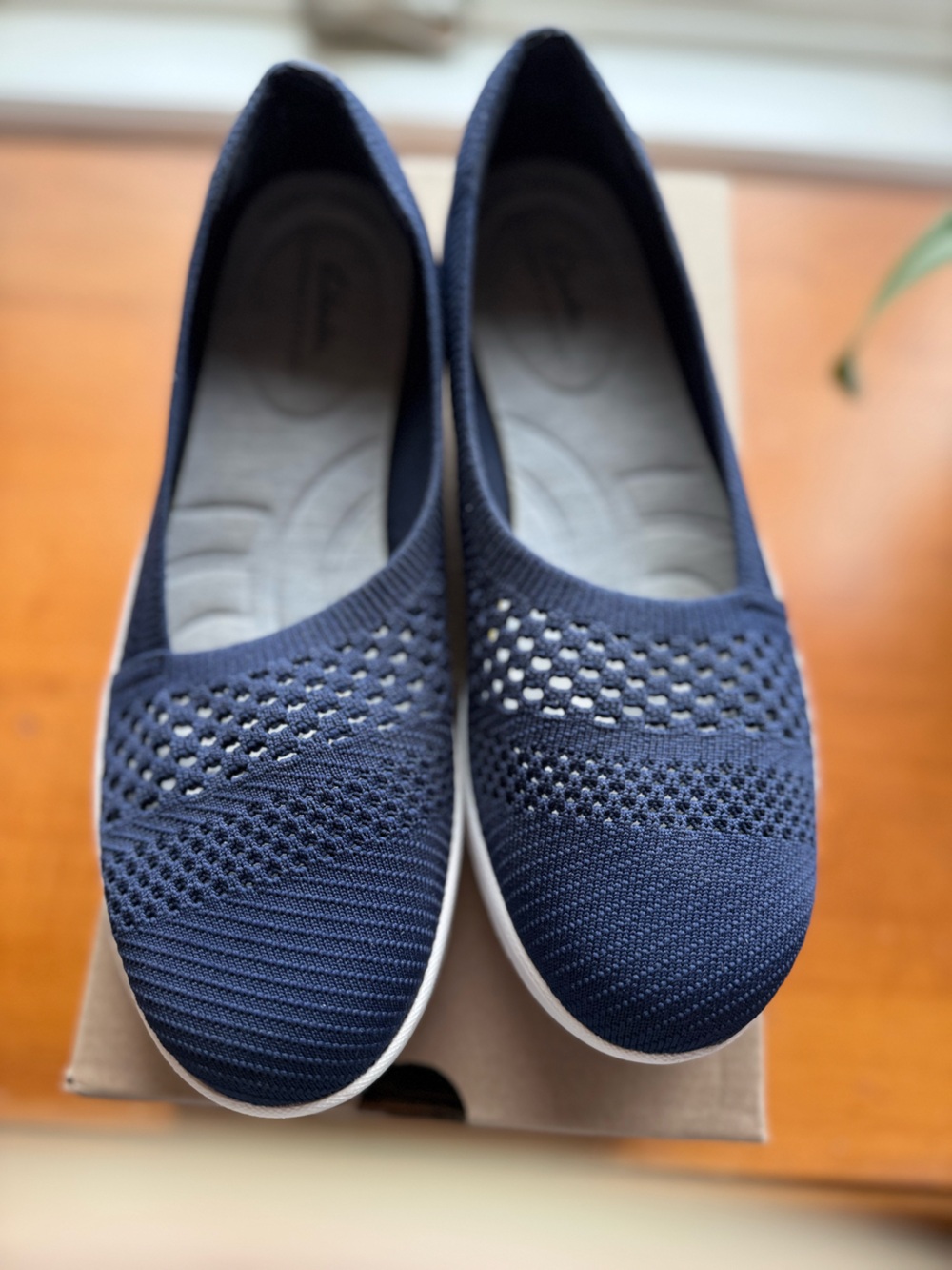 Clarks Women's Slip-On Flats in Navy and white 9.5